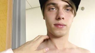 A str8 boy likes a finger in his hole EastBoys