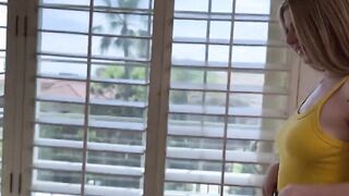 Busty rollerblading hottie craves for strangers dick