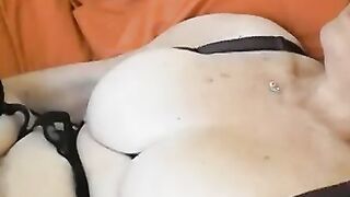 Sexy Thick Cougar Gets Her Clit Sucked Good