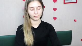 Blonde Ukrainain masturbates on webcam