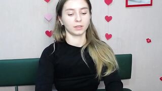 Blonde Ukrainain masturbates on webcam