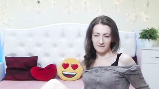 Amateur babe flashing black bra on slo webcam show