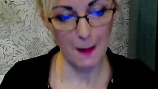 Blonde German amateur MILF LUXvanessa flashing cleavage