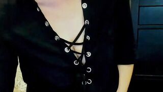 Blonde German amateur MILF LUXvanessa flashing cleavage