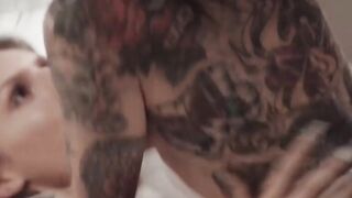 Tranny Jade Venus fucks her MILF stepmom Joanna
