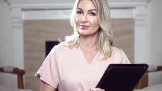 Andi Avalon is a handjob expert MILF