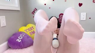 Violet Myers Fucks herself on Valentine's Day and Cumming