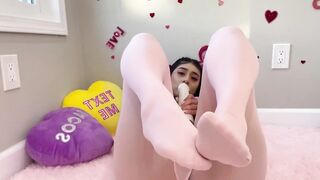 Violet Myers Fucks herself on Valentine's Day and Cumming