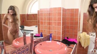 Melena Maria - into I'll Wash while you See