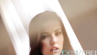 Solo teenagers (Elizabeth Marx) gets naked for her fans - BABES