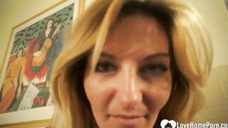 Big Boobed bimbos shows off her solo masturbating skillz