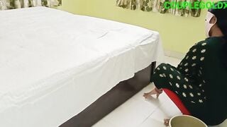 कामवाली बाई ने उसकी लड़की को काम पर भेजा फिर मालीक ने मौके का फायदा उठा लिया