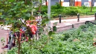 Passeio nas fases de covid nas ruas de São Paulo  acaba em foda com entregador de ifood na sacada do prédio