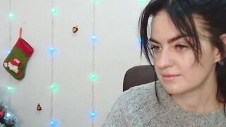 Amateur babe on webcam on Xmass Eve