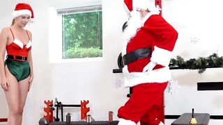 Holiday gym session with hot big tit