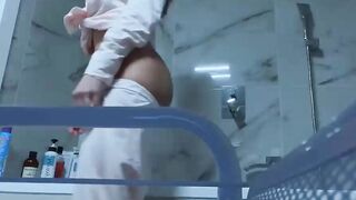 She Likes to Masturbate her Pussy in