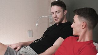 Smooth twink Peter Pounder gives his muscle coach deep breeding