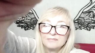 Amateur MILF flashes boobs on webcam