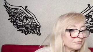 Amateur MILF flashes boobs on webcam