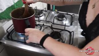 Blonde prepares gourmet brigadeiro and smears herself all over until she liking her vibrator full of cunt honey! / FULL ON XRED!