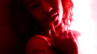 Simone Richards introduce New Wethead Videos