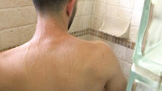 Oliver wants to take a shower together