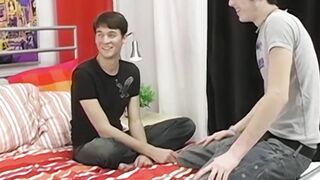 Pale young men Devin Becker fucked anal by blond Kevin Grey