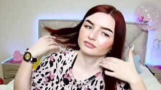 Solo redhead babe have fun on webcam