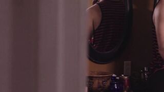 Juicy Syren De Mer tempts me to ravage her nice horny mouth and twat