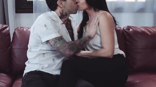 My tattooed photographer Small Hands ravaged my nice pussy until he cums