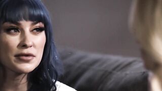 Athletic MILF Serene Siren seduces a teenager Jewelz Blu to taste her sweet juices
