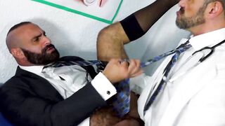 Doctor Nicholas Bardem sucked and banged his client Paco Rabo in his clinic