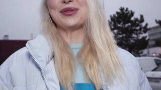 Cool delivery babe Vera Jarw guides my penis into her wet mouth and vagina
