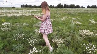 Blonde Vulgar inside Nature and Jerk Off into the Field