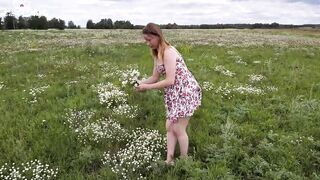 Blonde Vulgar inside Nature and Jerk Off into the Field