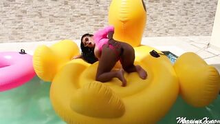 Maxine X Shoves Her BIG Sex Toy Into That Squirting Cunt By The Pool!