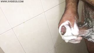 Me la jalo en la regadera con jabon