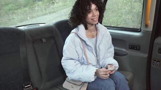 Curly haired Mih Ninfetinha wraps her lips around my cock before pussy drilling