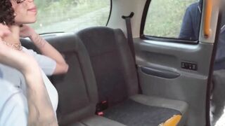 Curly haired Mih Ninfetinha wraps her lips around my cock before pussy drilling