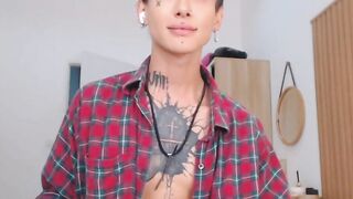 Hot blonde babe gives deepthroat to shemale cock