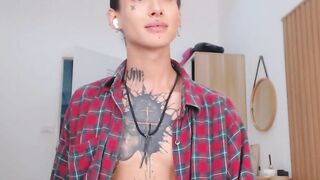 Hot blonde babe gives deepthroat to shemale cock