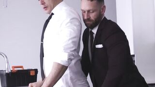 RealtorÂ Rocky Vallarta offered his tight asshole to get fucked by Kit Cohen