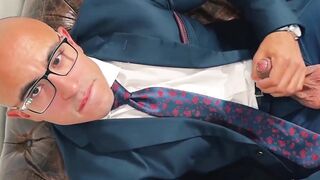 Passionate and hot solo cock jerking and ass rubbing muscular Alan Vicenzo