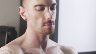 Muscular King Heart jacked his massive cock during his job interview