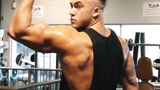 Muscular Phillipe Massa jacked his cock after his sweaty workout