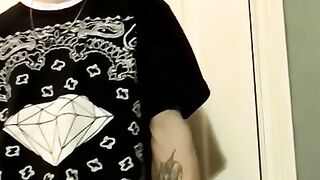 Tattooed thug receives blowjob from a fat cock sucker