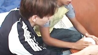 Amateur twinks are ready for anal smashing and cumshots
