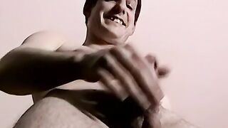 Amateur youngster masturbates and gets sucked by mature gay