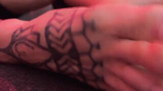 Bulky Savio shows off his gorgeous feet while jerking his cock