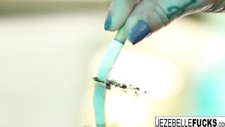 milf Jezebelle sex toys her vagina into a hotel room
